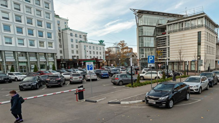 Стальной олень появился на Октябрьской площади в Нижнем Новгороде