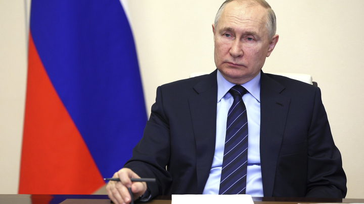 Президент России Владимир Путин пообещал оказать помощь пострадавшим в пожарах на Урале