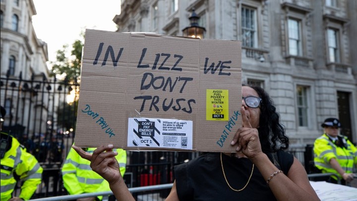 Желание Трасс заморозить цены на электроэнергию обойдётся в миллиарды - Bloomberg