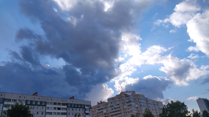 Синоптики продлили режим черного неба: когда рассеется смог в Свердловской области