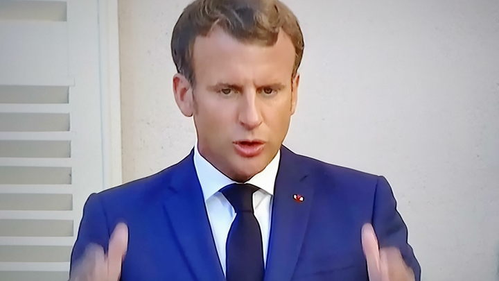 Мясников раскрыл тактику комендантского часа Макрона: Это же не вампиры, в конце концов!