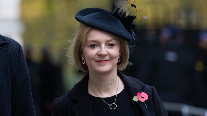 Кокаиновые тайны вечеринок Трасс и Джонсона всплыли в The Guardian: Чей порошок?