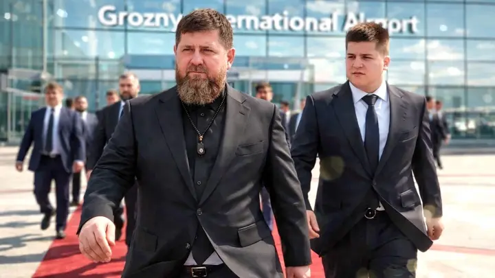 Адам Кадыров появился на публике без наград, но с пистолетом