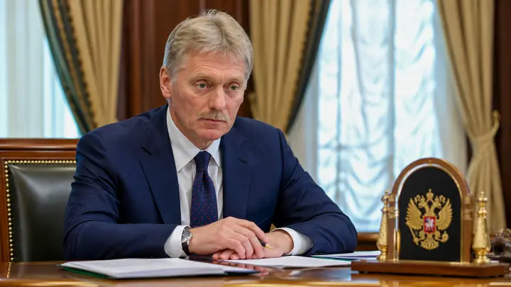 Песков ответил на призыв США держаться подальше от Ирана