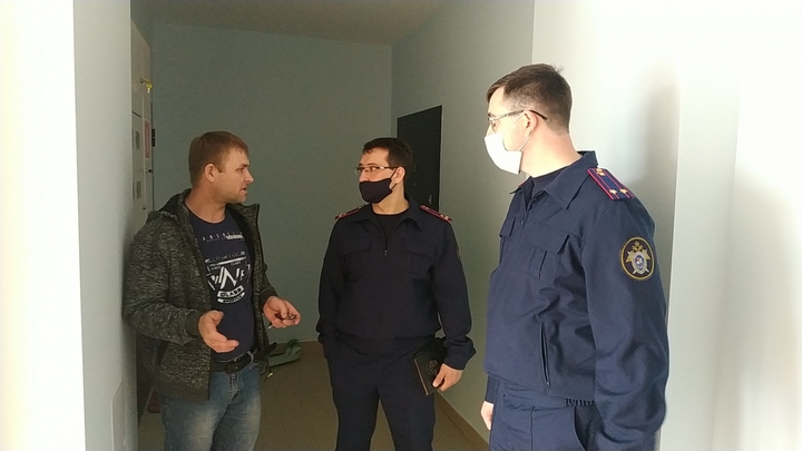 На Кубани офицеры СК России помогают детям-сиротам в получении жилья