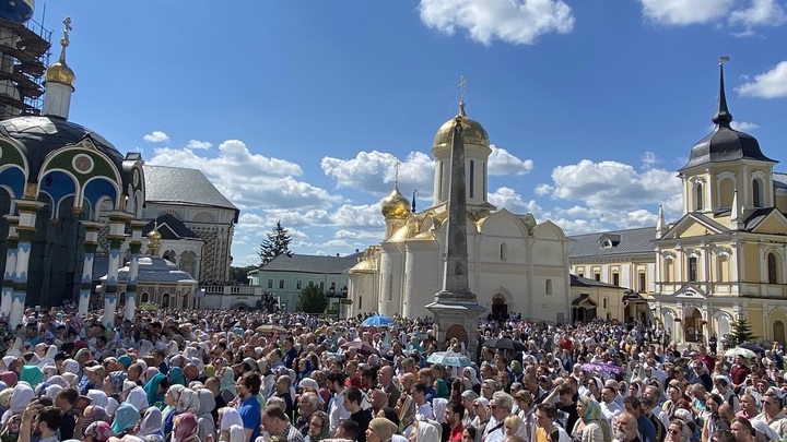 Принесение мощей Сергия Радонежского: Патриарх Кирилл благословил участников крестного хода