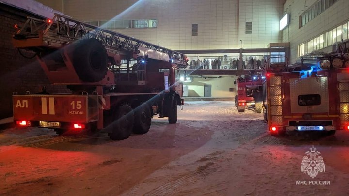 В Нижнем Тагиле дымом затянуло крупный торговый центр