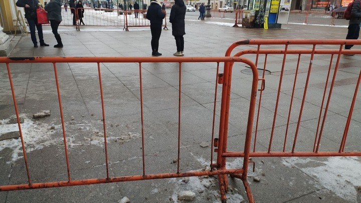 СМИ: Полицейские готовятся пресекать возможные несанкционированные акции в центре Петербурга