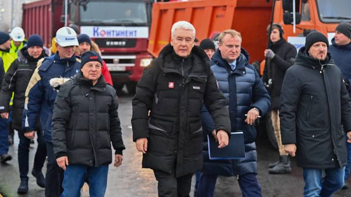 Сергей Собянин открыл движение по участку обновлённой Окской улицы