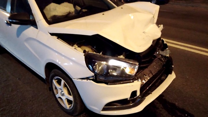 В Тольятти Лада протаранила Opel. Двое пострадали