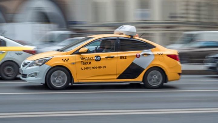Перепутавший адрес таксист-мигрант обматерил пассажира и назвал его шакалом в Екатеринбурге