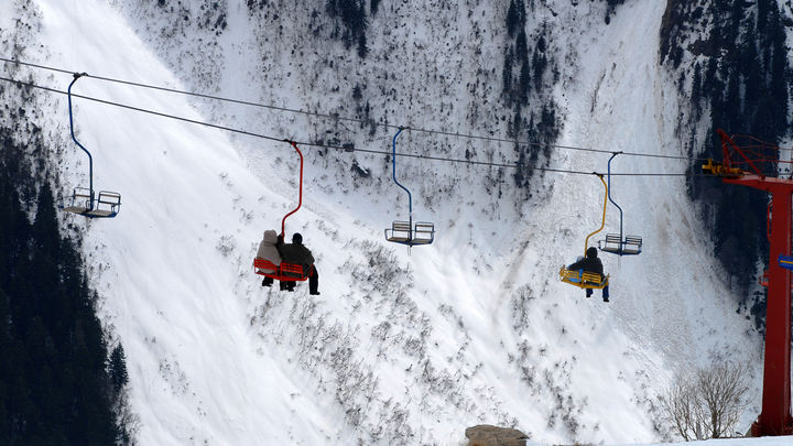 Юный горнолыжник выпал из кабины подъёмника на Шерегеше