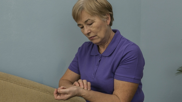 При каком пульсе нужно срочно вызывать скорую: Врач назвал тревожную цифру