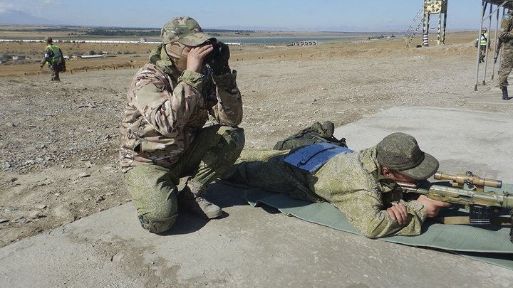 Напавший ранее на прохожих сын депутата Даулета Турлыханова сбежал из воинской части