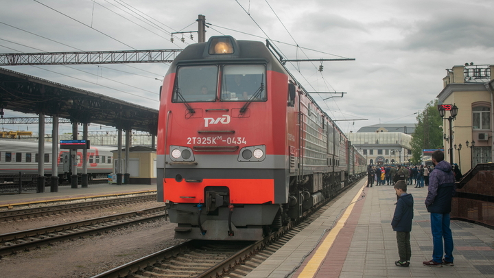 В Нижнем Новгороде подросток запрыгнул в поезд и лишился части ноги