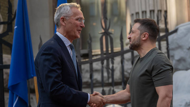 Украина сглупила: Бывший разведчик США разглядел в визите Столтенберга печальную деталь