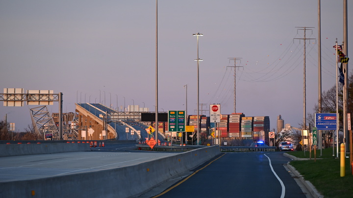 Капитаном судна, которое снесло опору моста в Балтиморе, оказался украинец