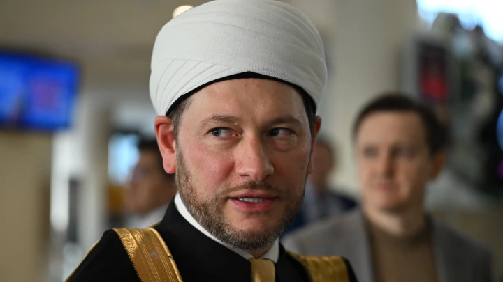 Первый зампред ДУМ РФ Мухетдинов заменит в кабинете картину о битве на Калке на полотно о Великой Отечественной войне