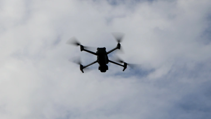 SHOT: беспилотники ВСУ атаковали город Орëл, один упал на парковку