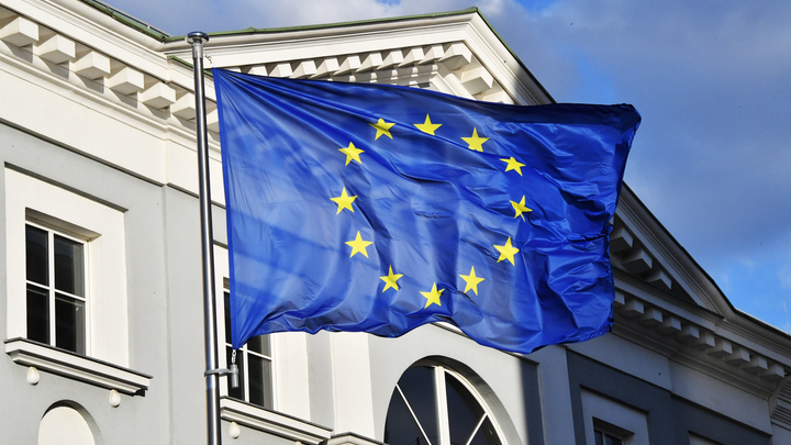 Бывший военный ВС Франции попросил Россию не спасать Европу