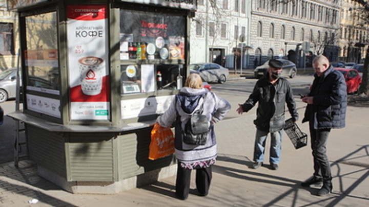В Ростове ещё одну остановку скрыли ларьками от пассажиров и водителей автобусов