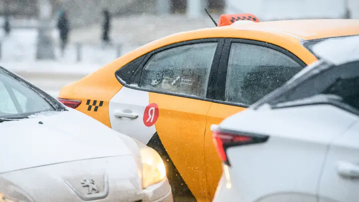 Таксисты-мигранты напали на женщину у автовокзала в Москве: Бастрыкин потребовал возбудить уголовное дело