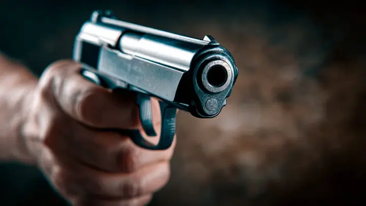 В Таганроге лудоман жестоко расправился с родителями. Преступник всё ещё на свободе: Что известно о шокирующем происшествии