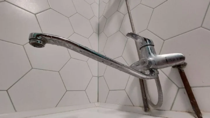 Отключение горячей воды в Кемерове 2026: когда отключат, график по районам