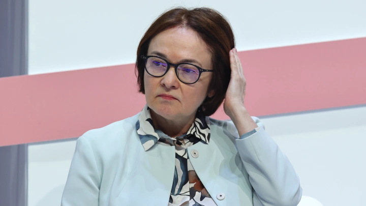 Парадокс Набиуллиной: ЦБ перед тяжёлым выбором - добить экономику или признать свою неправоту