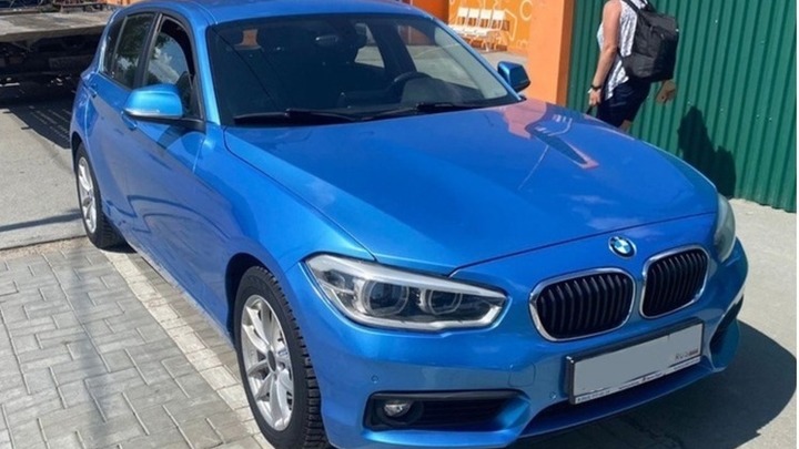 Судебные приставы не дали жительнице Новосибирска продать взятый в кредит BMW