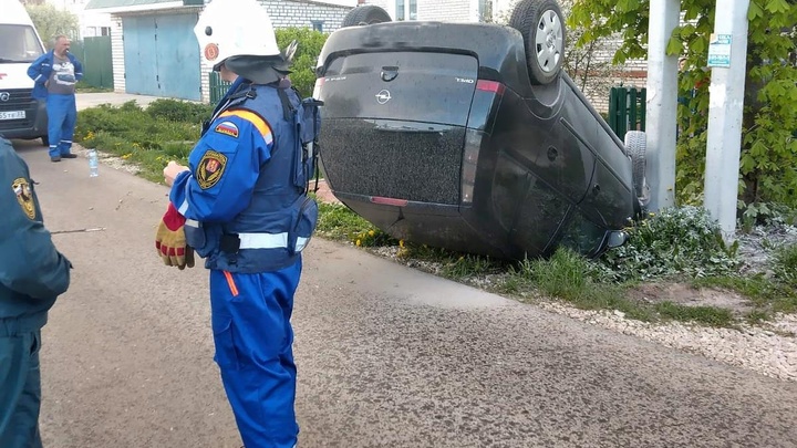 Ещё один «перевёртыш»: в Боголюбово «Opel Meriva» опрокинулся в кювет и упал на крышу
