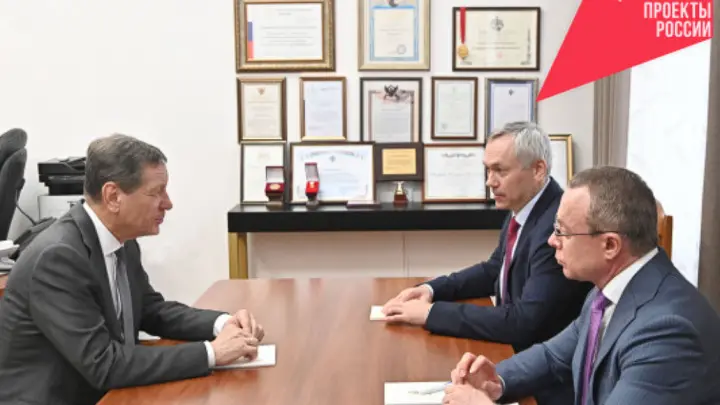 Андрей Травников и Александр Жуков обсудили реализацию в регионе проектов федерального уровня