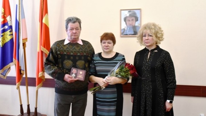 Родителям погибшего в СВО уроженца Шуи Антона Гуда вручили Орден Мужества