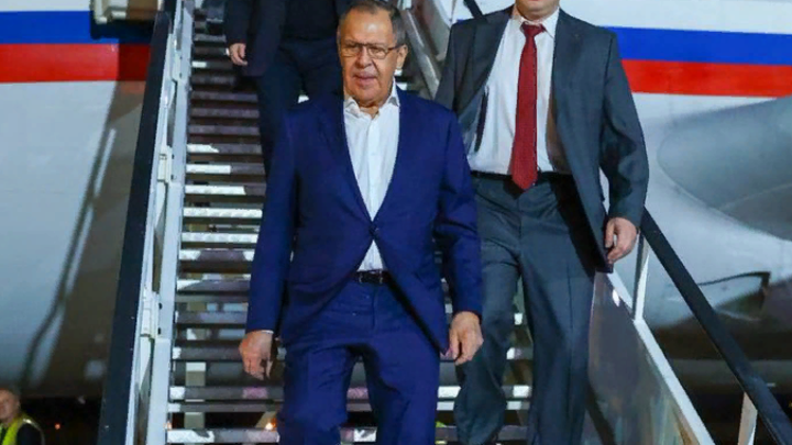 Глава МИД Анголы встретил Лаврова прямо в аэропорту: Захарова показала видео с переговоров