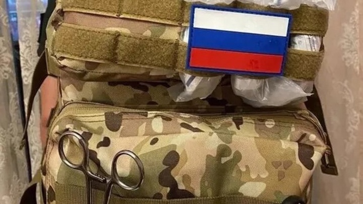 Школьница из Евпатории потратила свои личные сбережения на медицинский рюкзак для фронта