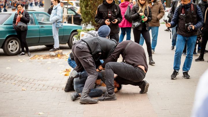 «Демократия» идет на рекорд! Во время протестов в Молдавии задержали почти 80 человек