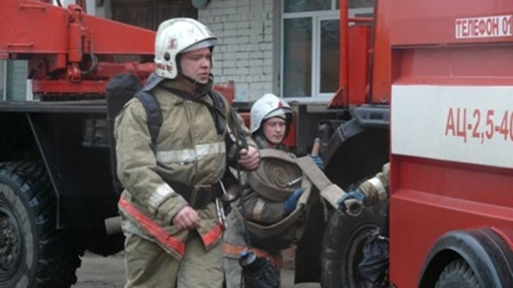 Опять пожар: в Петербурге эвакуировали 70 человек из горящего офиса