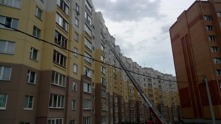 Из-за пожара в холодильнике на Нижней Дуброве пришлось эвакуировать 45 человек
