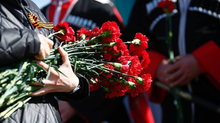 В Гулькевичском районе возложили цветы в честь 80-летия освобождения Кубани