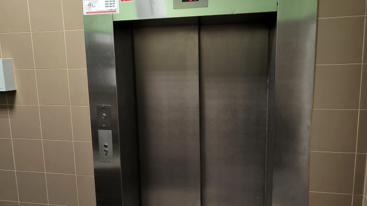 В США неисправный лифт оторвал голову 35-летнему хирургу на глазах у коллеги