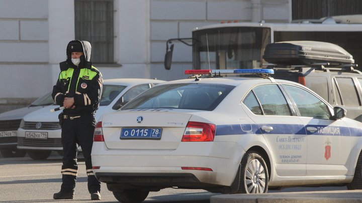 Женщина-водитель сбила пешехода на глазах у сотрудников ГИБДД в Новосибирске