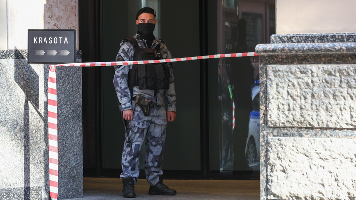 Их в дверь выталкиваешь, а они - в окно. Где модерация? На Wildberries нашли ЛГБТ*-пропаганду