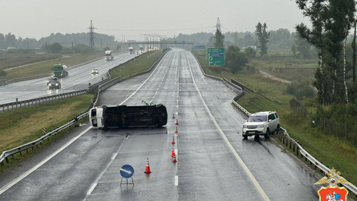 Пять пассажиров пострадали при опрокидывании автобуса в Подмосковье