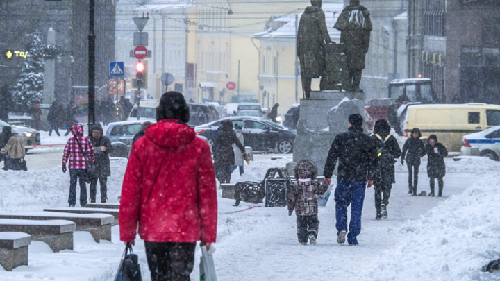 Снег опять пришёл в Москву внезапно