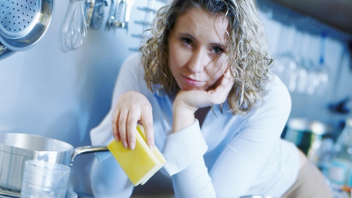 Опасность на каждой кухне: Средство для мытья посуды может привести к болезням
