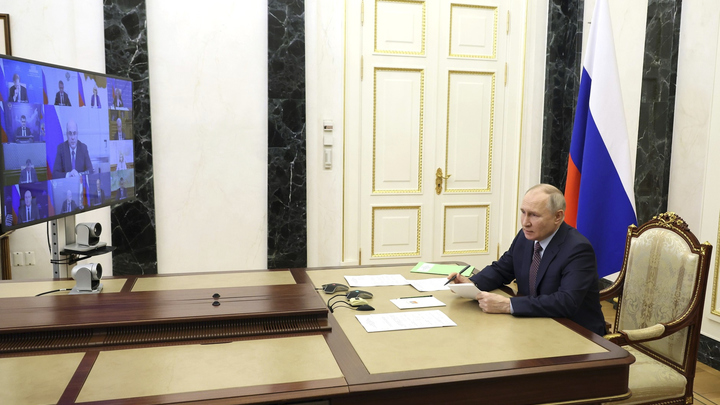 Путин позвонил девочке, для которой исполнил мечту побывать на Байкале