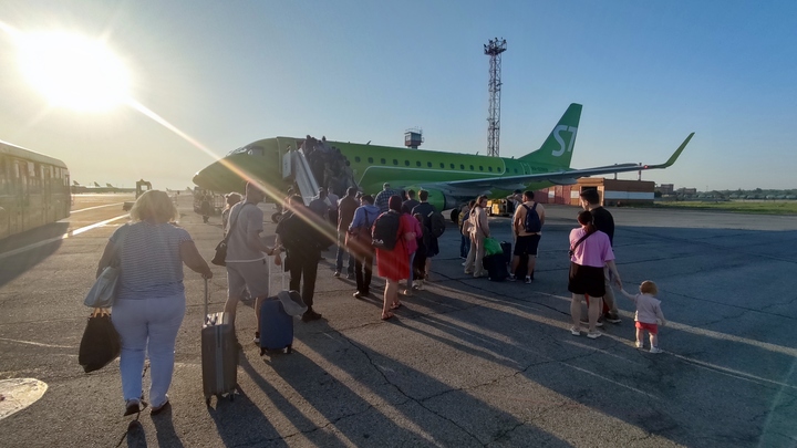 В Новосибирске пассажиры S7 не смогли улететь в Сочи из-за сбоя в системе