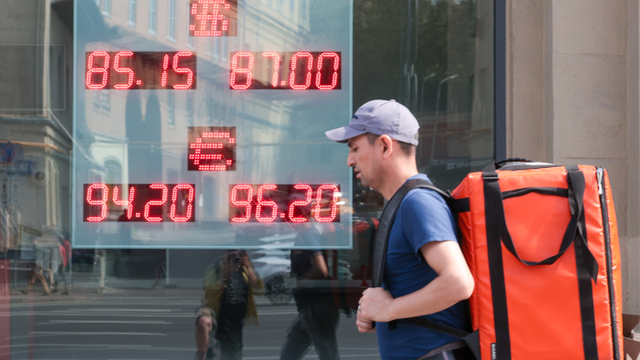 Headhunter перечислил компании в России с самой высокой зарплатой курьеров