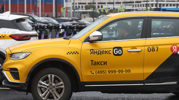 Агрегаторы взвинтили цены на такси в Екатеринбурге из-за снегопада