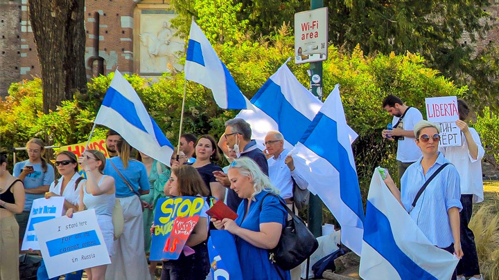 Ура, нас предали! Арестович учил в Брюсселе хороших русских
